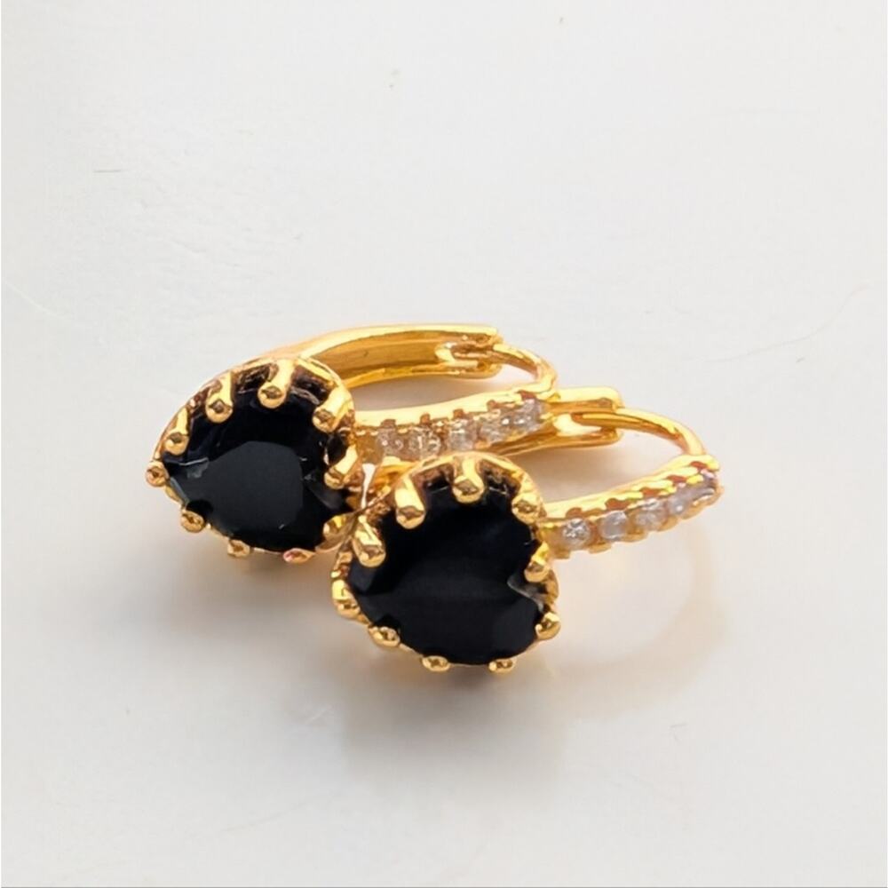 Vintage Stunning Gold Tone Black Glass Rhinestone Heart Dainty Huggie Earrings